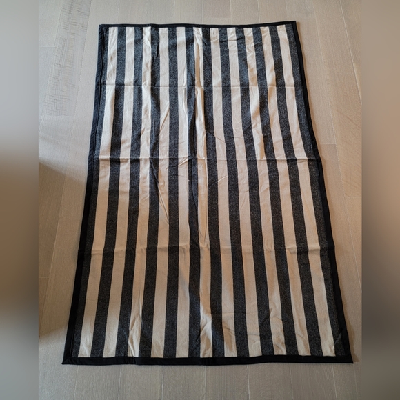 Etihad Bedding Etihad Airlines First Class Throw Blanket Poshmark